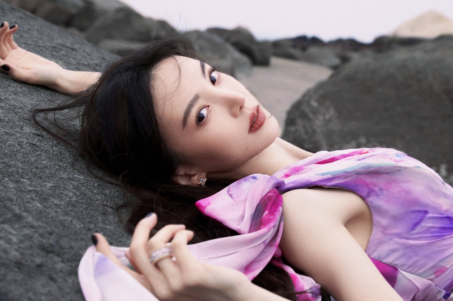 Kim Than ngam minh 40 tieng duoi nuoc de quay tiet muc mua hinh anh