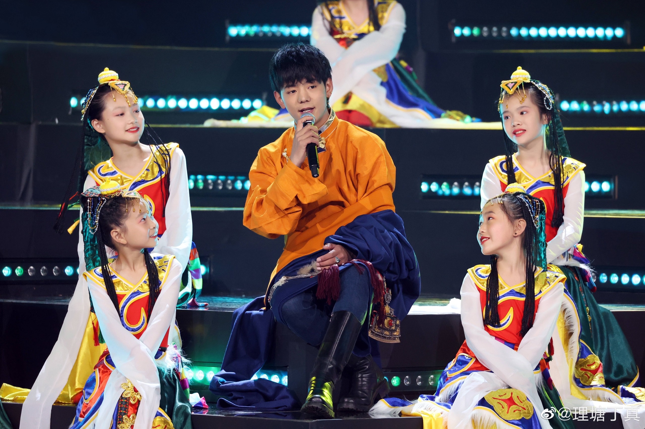 Chàng trai chăn bò Đinh Chân ảnh 5 Chang trai chan bo Dinh Chan anh 5