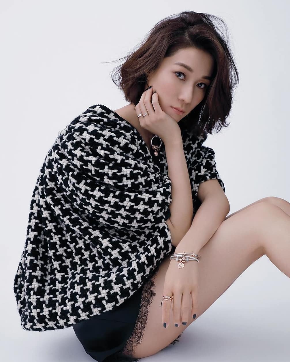 Sao Hoa ngu bi chen ep anh 1