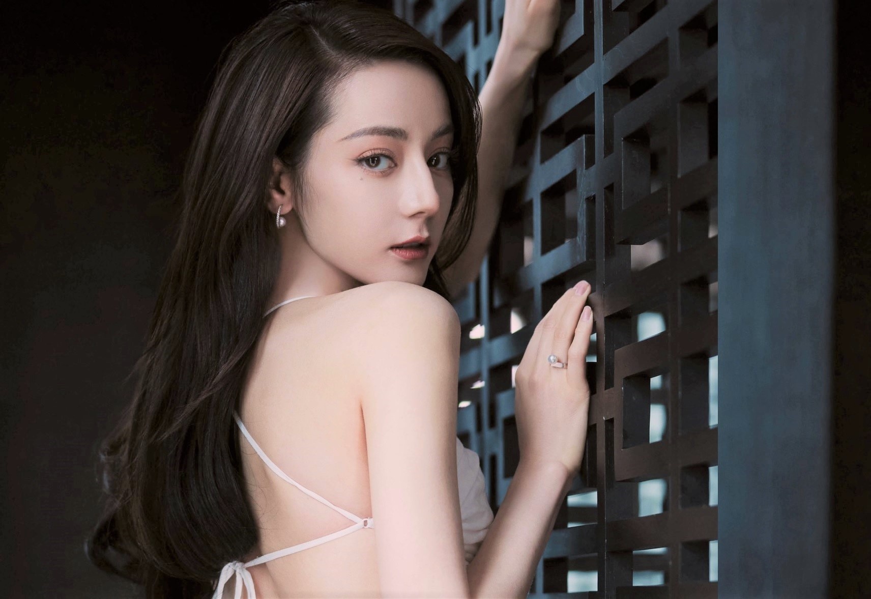 Cuoc cai cach dep gian lan o showbiz Trung Quoc hinh anh