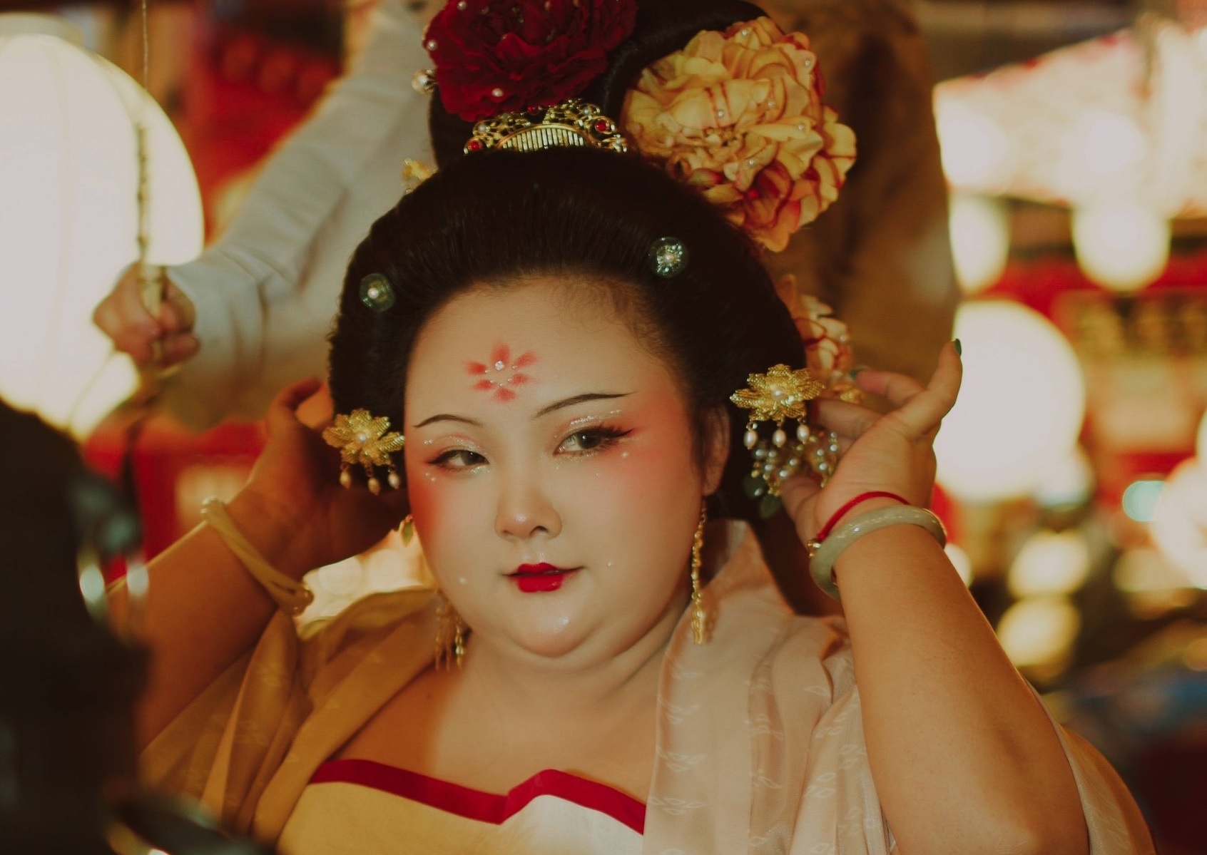 Co gai nang 100 kg noi tieng nho hoa than Duong Quy Phi hinh anh