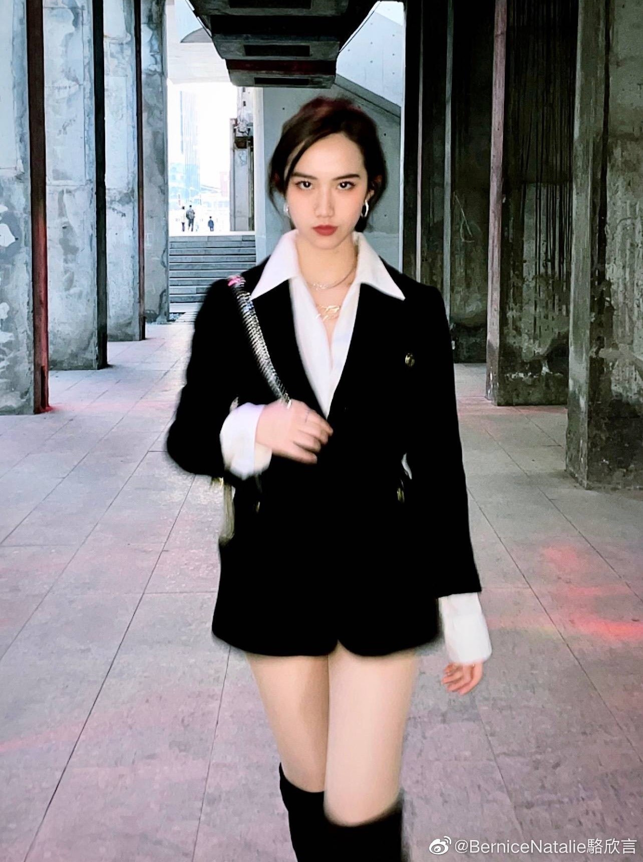 Con gai Lac Dat Hoa anh 2