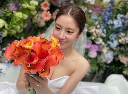 Gong Hyo Jin va Jung Ryeo Won khong du dam cuoi Son Dam Bi hinh anh