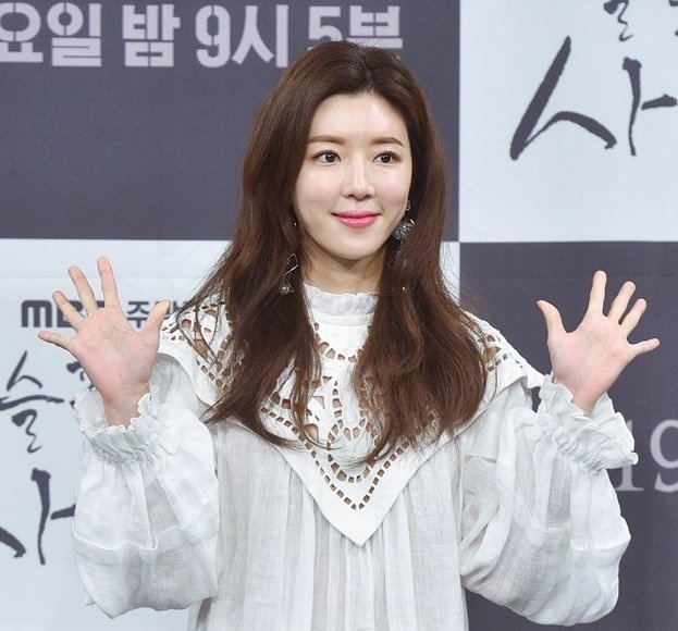 Park Han Byul sau khi chồng đi tù ảnh 3 Park Han Byul sau khi chong di tu anh 3