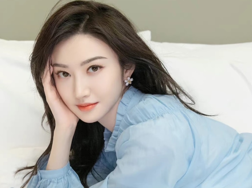 Canh Diem xin loi sau khi bi phat 1 trieu USD hinh anh