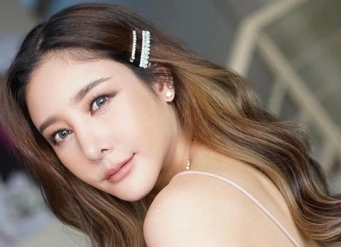 Dien bien moi vu ngoi sao 'Chiec la cuon bay' tu nan tren song hinh anh