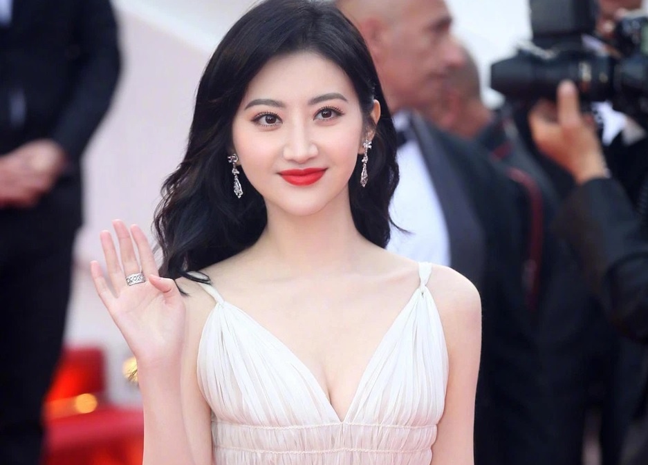 Quang cao de dai khien Canh Diem va nghe si Trung Quoc tra gia hinh anh