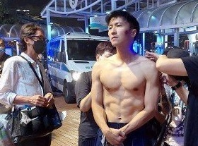 Ta Dinh Phong vam vo o tuoi 42 hinh anh