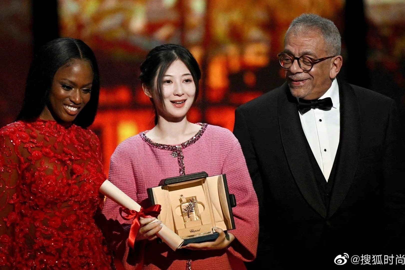 Nu dao dien Trung Quoc gay chu y o Cannes hinh anh