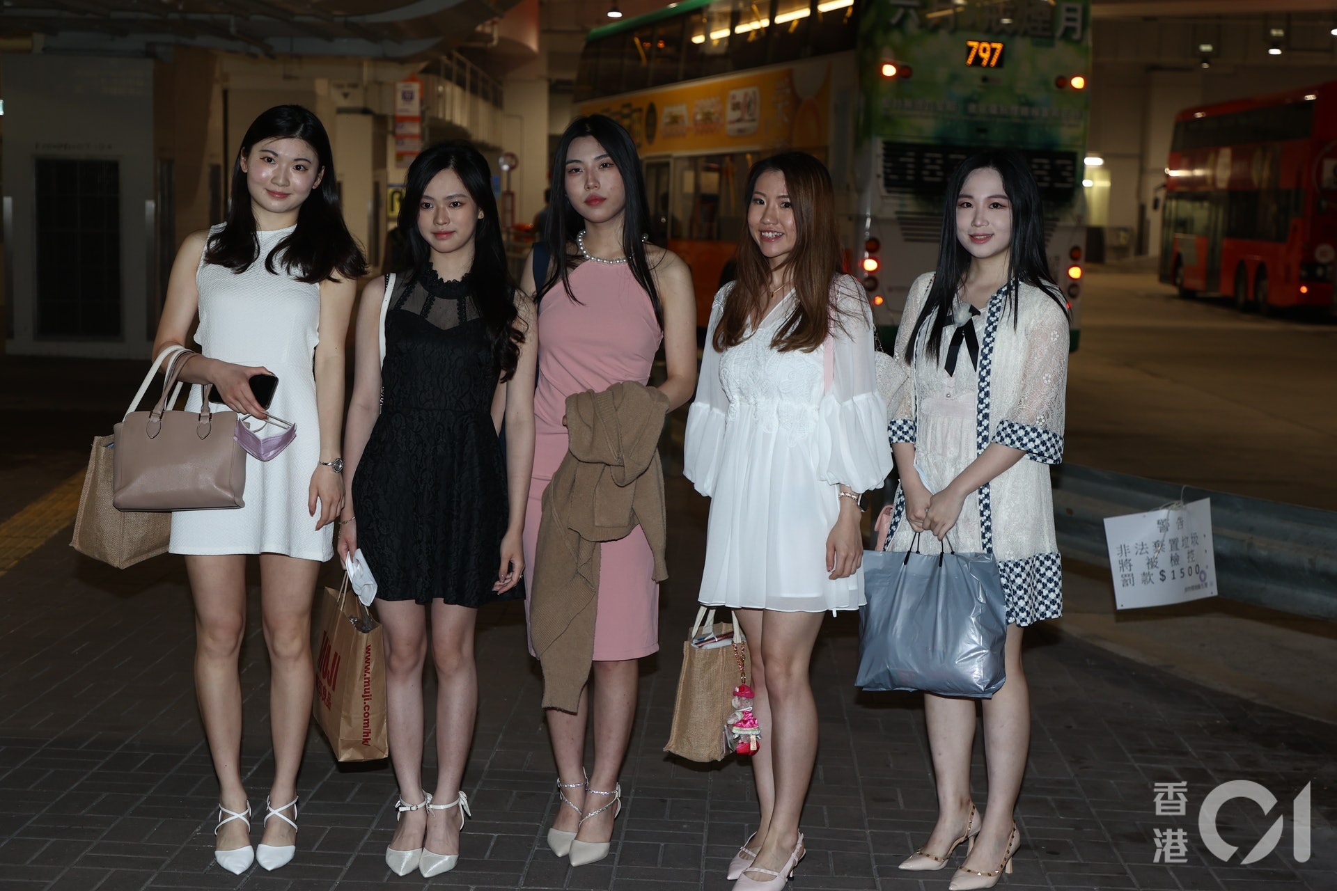 Hoa hau Hong Kong 2022 anh 1