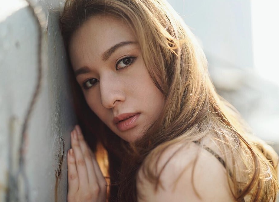 Con gai tai tu Lam Tuan Hien thi hoa hau hinh anh