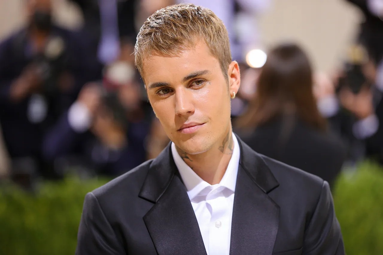 Justin Bieber hoan nhieu show dien vi bi benh hinh anh