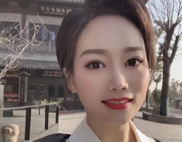 MC Luu Chan A qua doi o tuoi 27 hinh anh