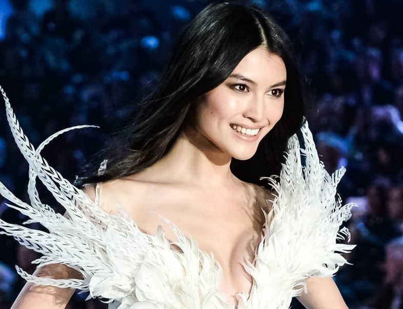 Sieu mau Ha Tue mat diem sau bo anh phan cam hinh anh