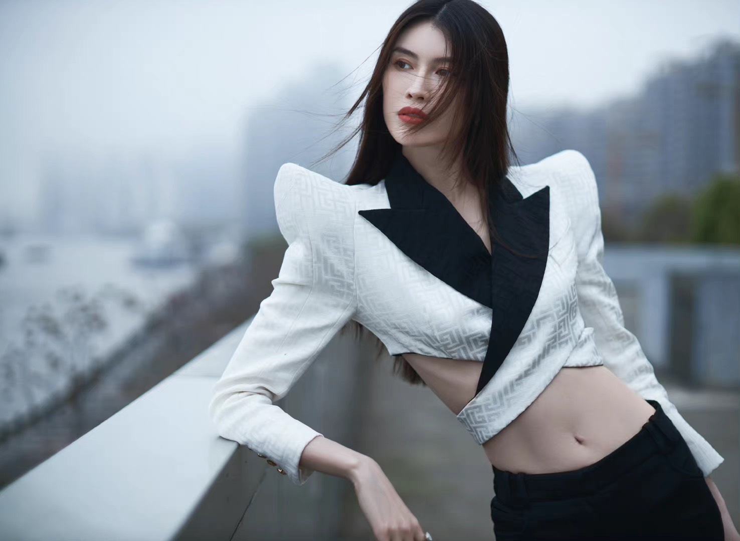 Sieu mau Ha Tue chup anh nhay cam anh 2