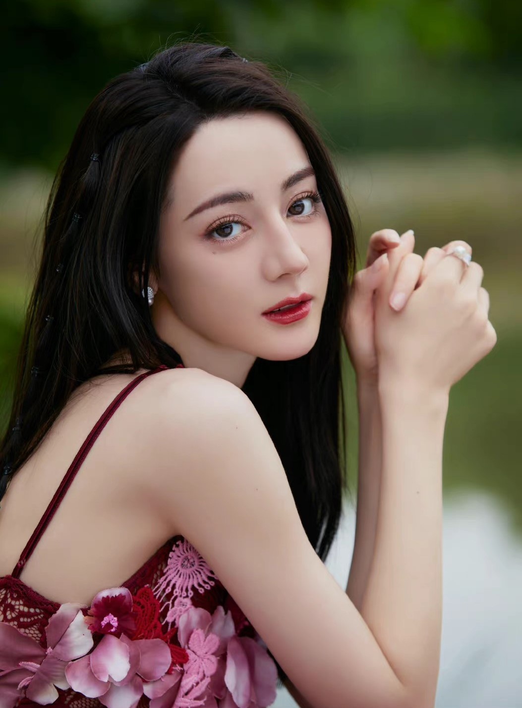 Địch Lệ Nhiệt Ba áp lực ảnh 1 Dich Le Nhiet Ba ap luc anh 1