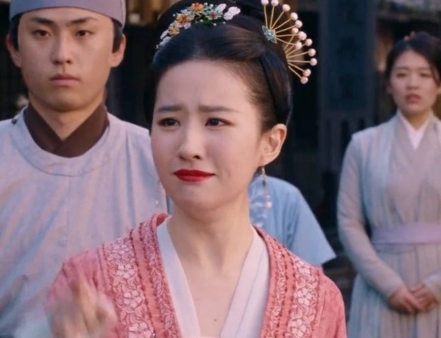 Loi hai huoc trong phim co trang cua Luu Diec Phi hinh anh