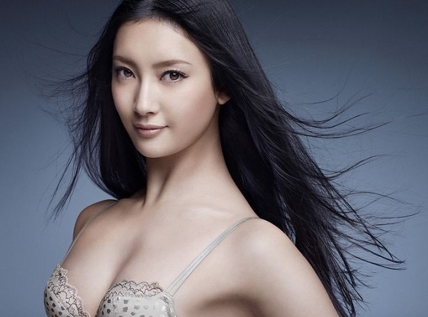 Nu dien vien Nhat Ban cong khai la nguoi luong tinh hinh anh