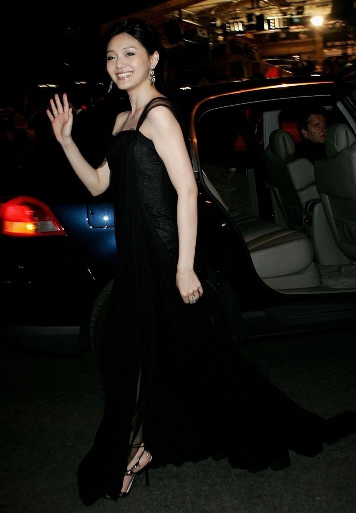 Tu Hy Vien duoc san don anh 3