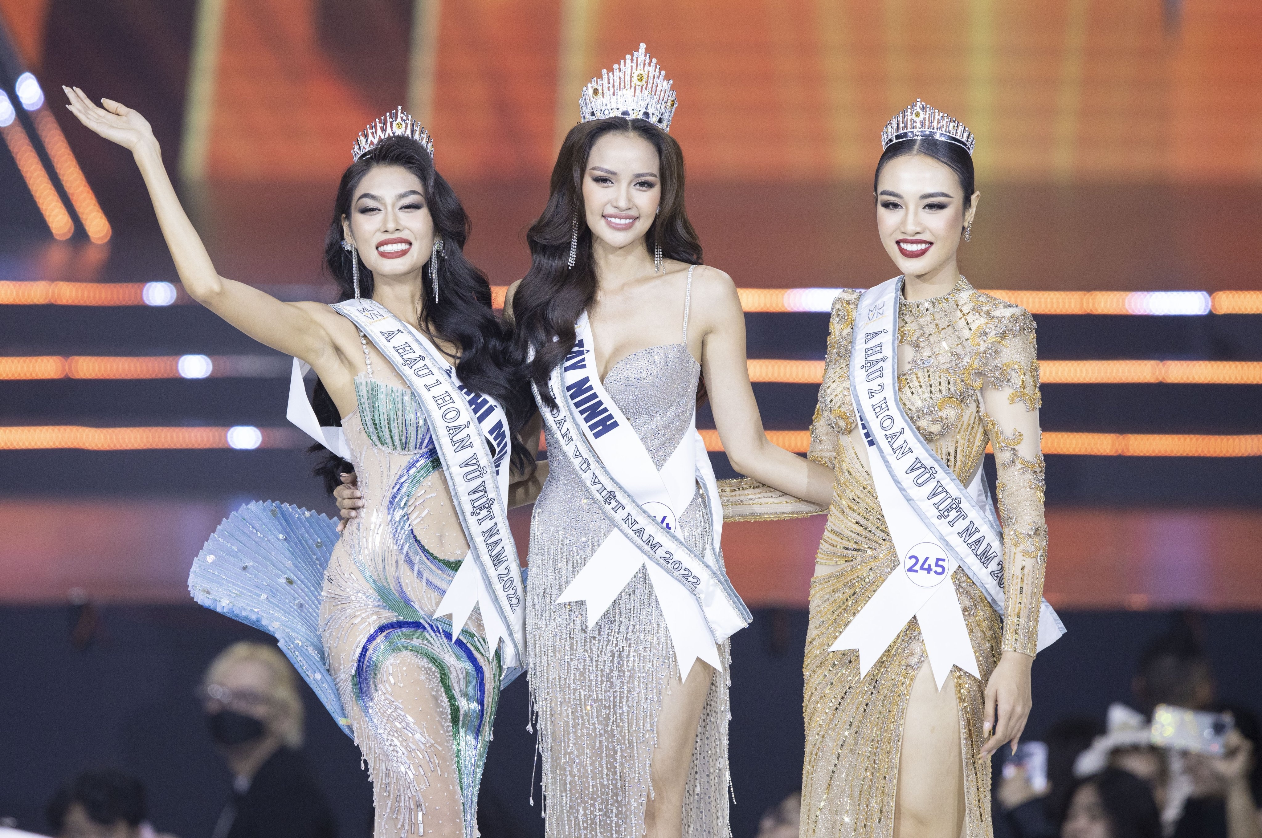 Ung xu Hoa hau Hoan vu anh 2