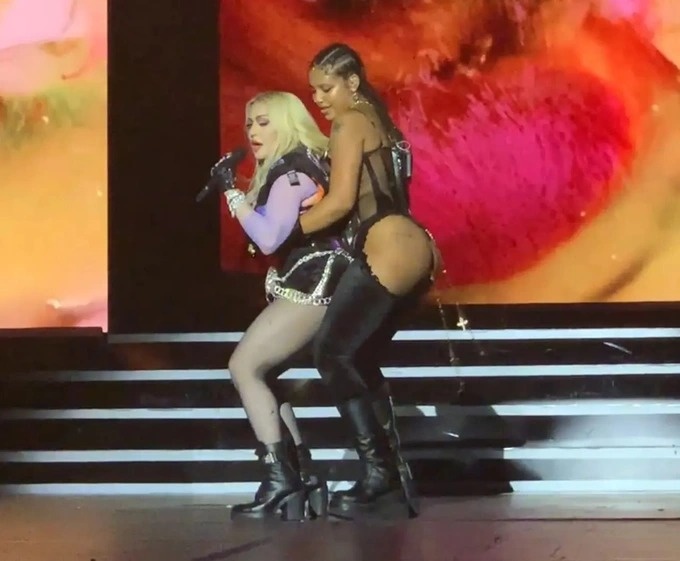 Madonna bị chỉ trích ảnh 1 Madonna bi chi trich anh 1