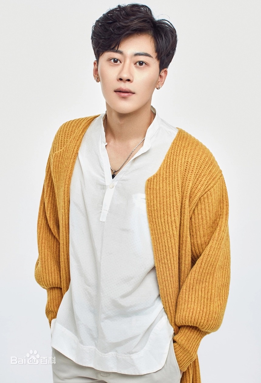 Quy Dong Nhien qua doi anh 1