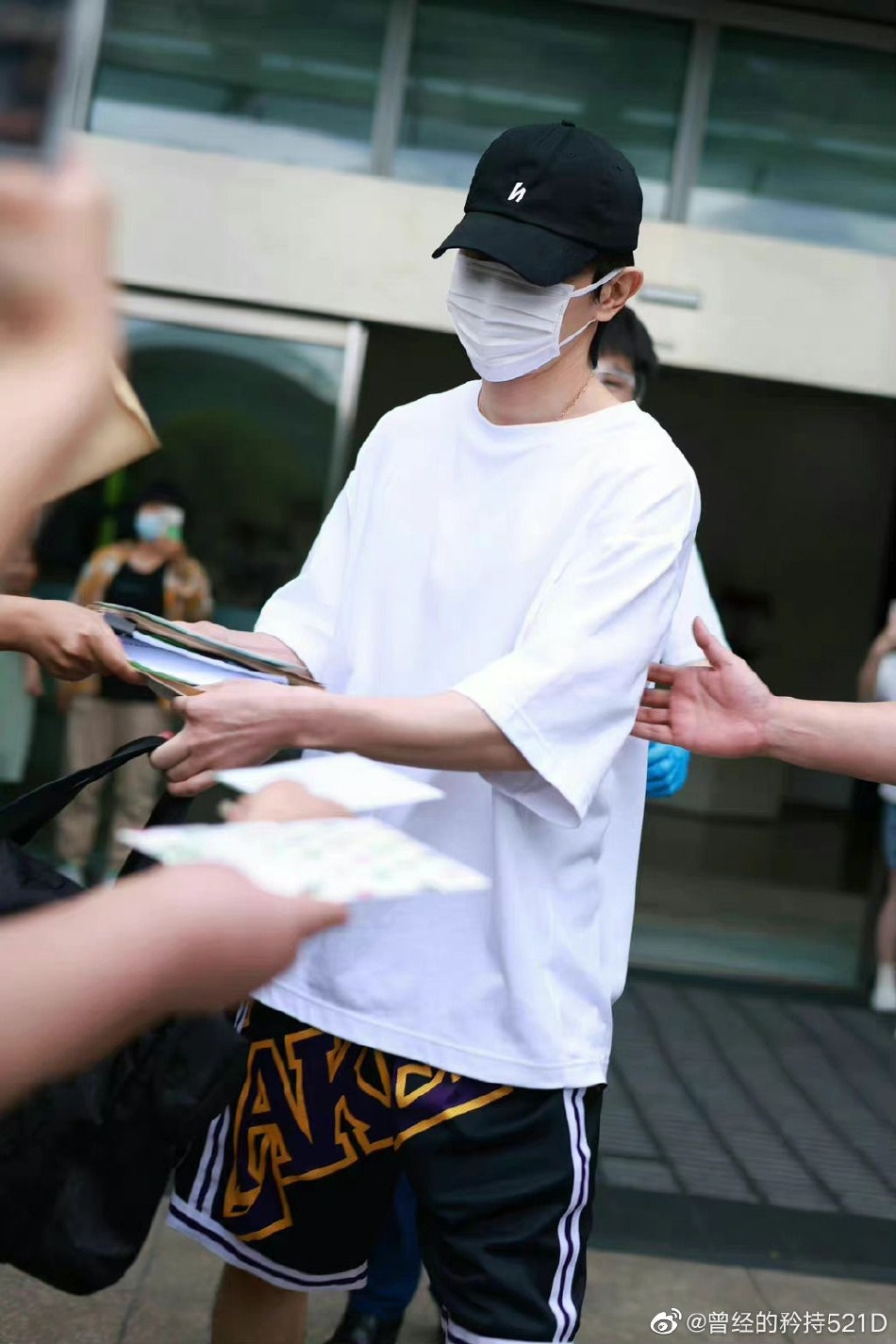 Dang Luan sau be boi tron thue anh 2