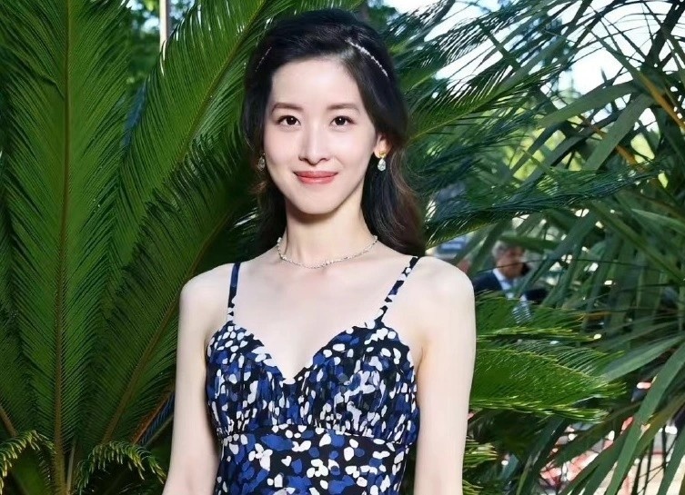 Hot girl tra sua Chuong Trach Thien sau khi chong ty phu bi kien hinh anh