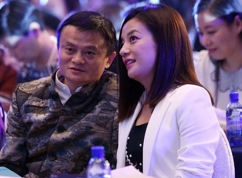 Ty phu Jack Ma xuat hien sau khi bi cuon vao be boi cua Trieu Vy hinh anh