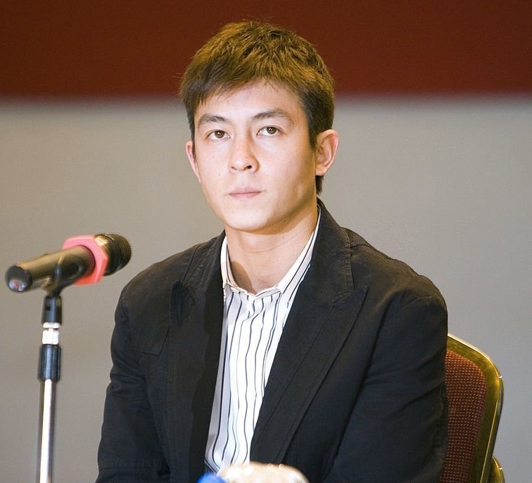 Sao Trung khung hoang vi be boi tinh duc anh 1