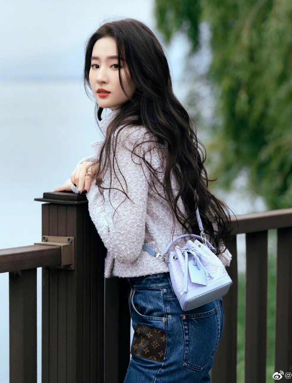 Dac quyen cua sao Trung gay buc xuc anh 4