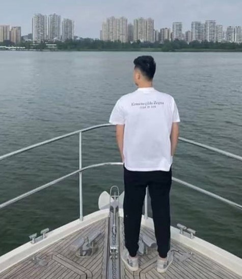 Truong Dai Dich hen ho anh 2