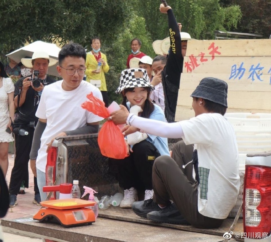 Đinh Chân bán hàng rong ảnh 1 Dinh Chan ban hang rong anh 1