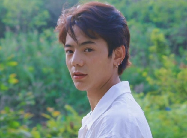 Chang trai chan bo Dinh Chan ban hang rong hinh anh