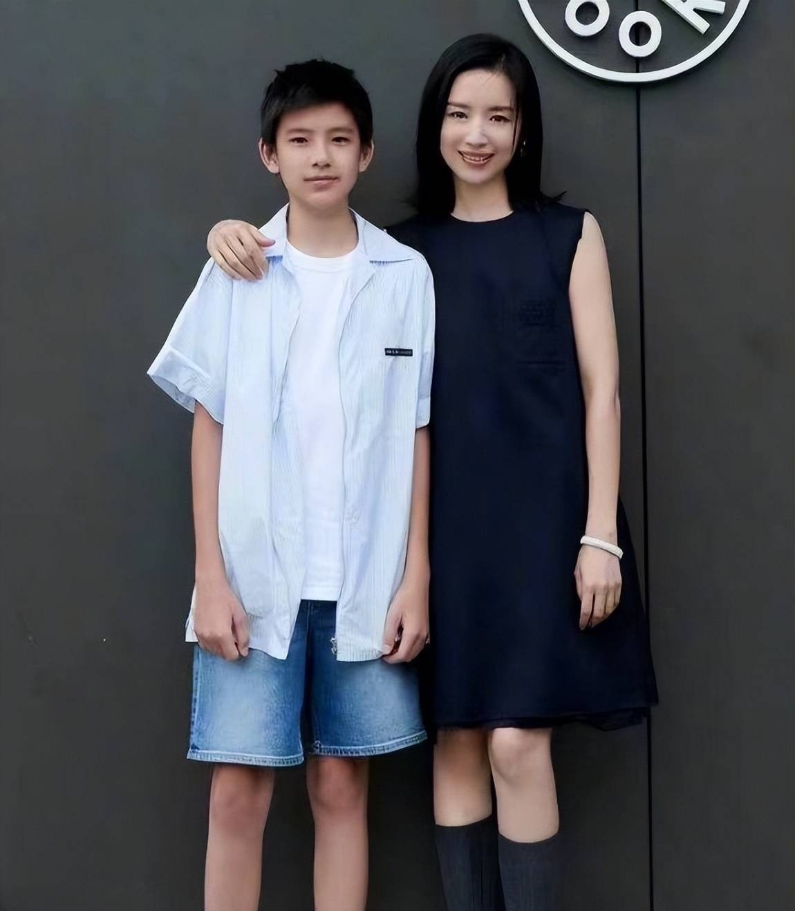 Dong Khiet cam chong cu gap con anh 1