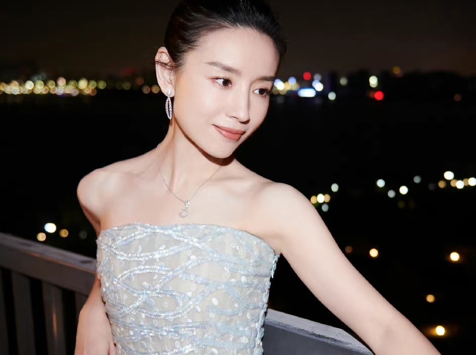 Dong Khiet cam chong cu gap con suot 10 nam hinh anh