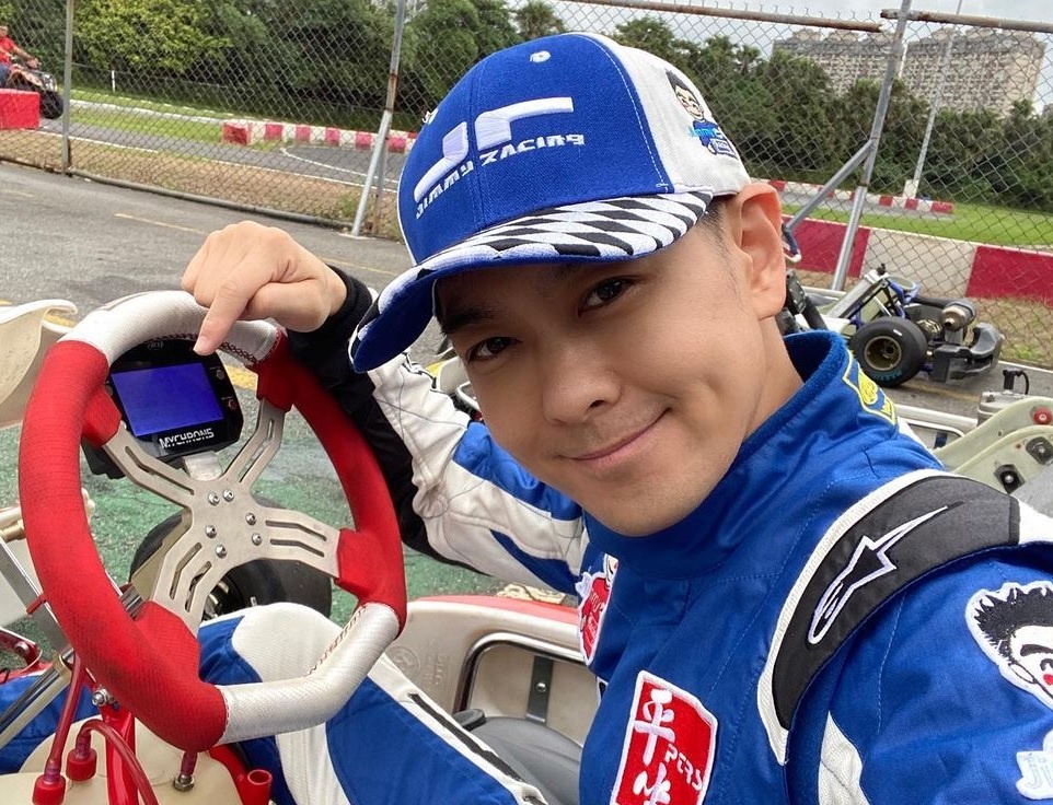 Giay phut Lam Chi Dinh mat lai, dam vao tru den hinh anh