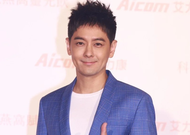 Lam Chi Dinh mat mot, hai nam phuc hoi guong mat hinh anh