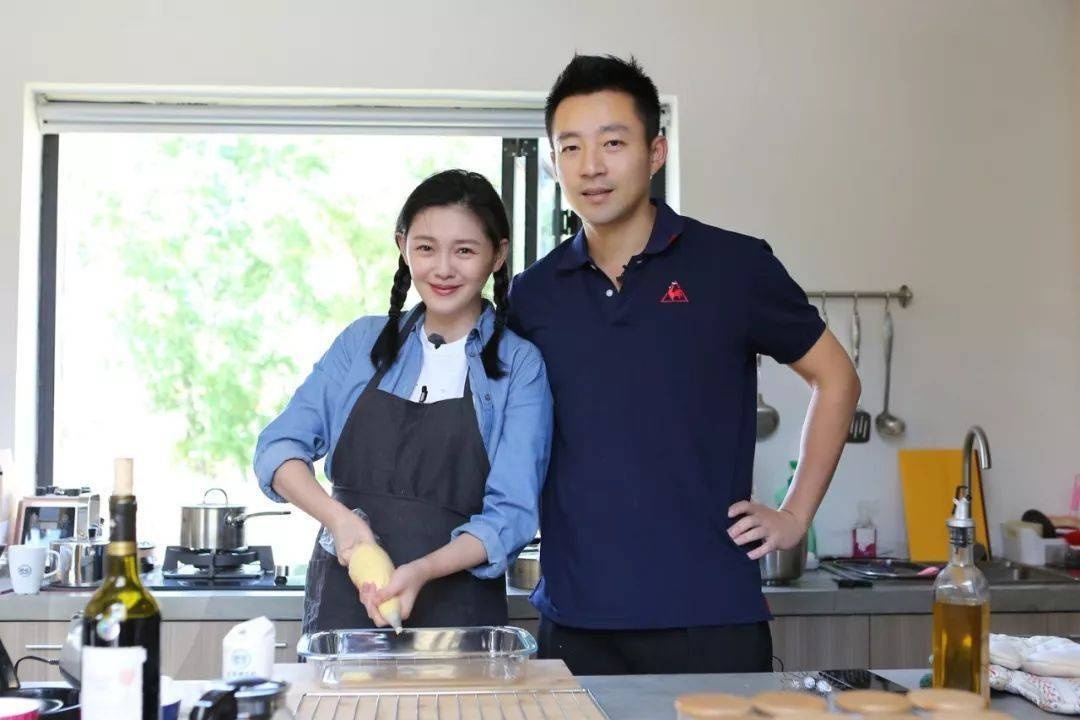 Uong Tieu Phi khoc anh 1