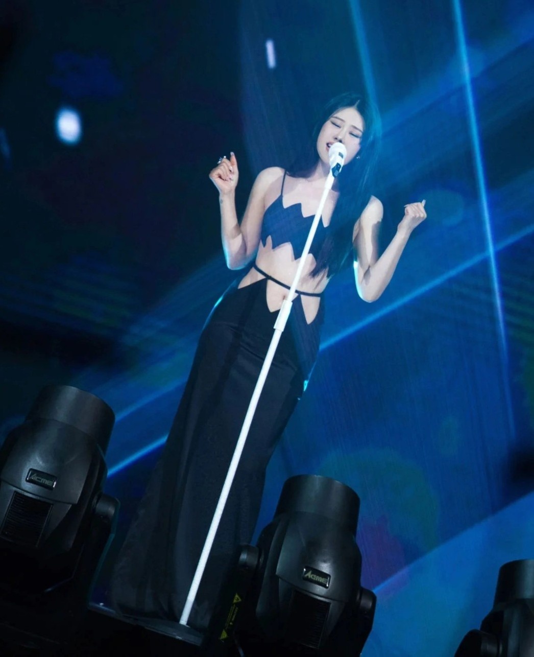 Nu ca si Trung Quoc co dia don ban chay nhat the gioi anh 1