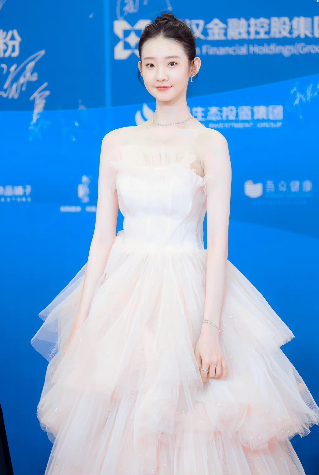 Thảm đỏ Bách Hoa 2022 ảnh 10 Tham do Bach Hoa 2022 anh 10