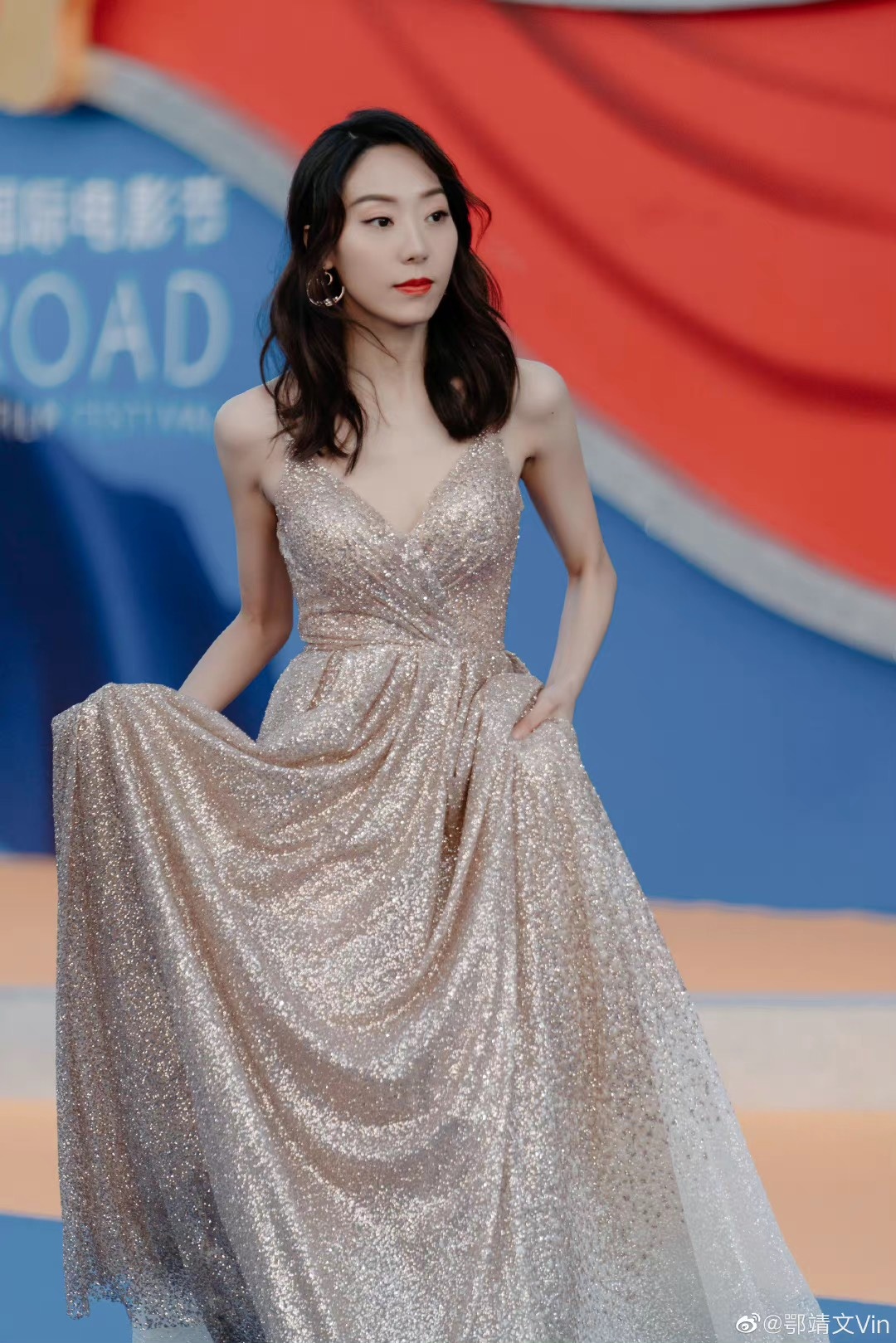 Ngạc Tĩnh Văn lao dốc tên tuổi ảnh 1 Ngac Tinh Van lao doc ten tuoi anh 1