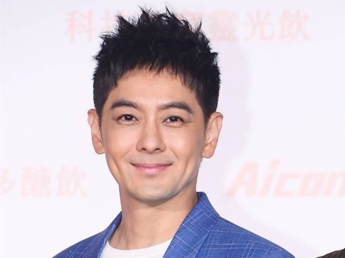 Tinh trang Lam Chi Dinh sau 2 ca phau thuat noi xuong hinh anh