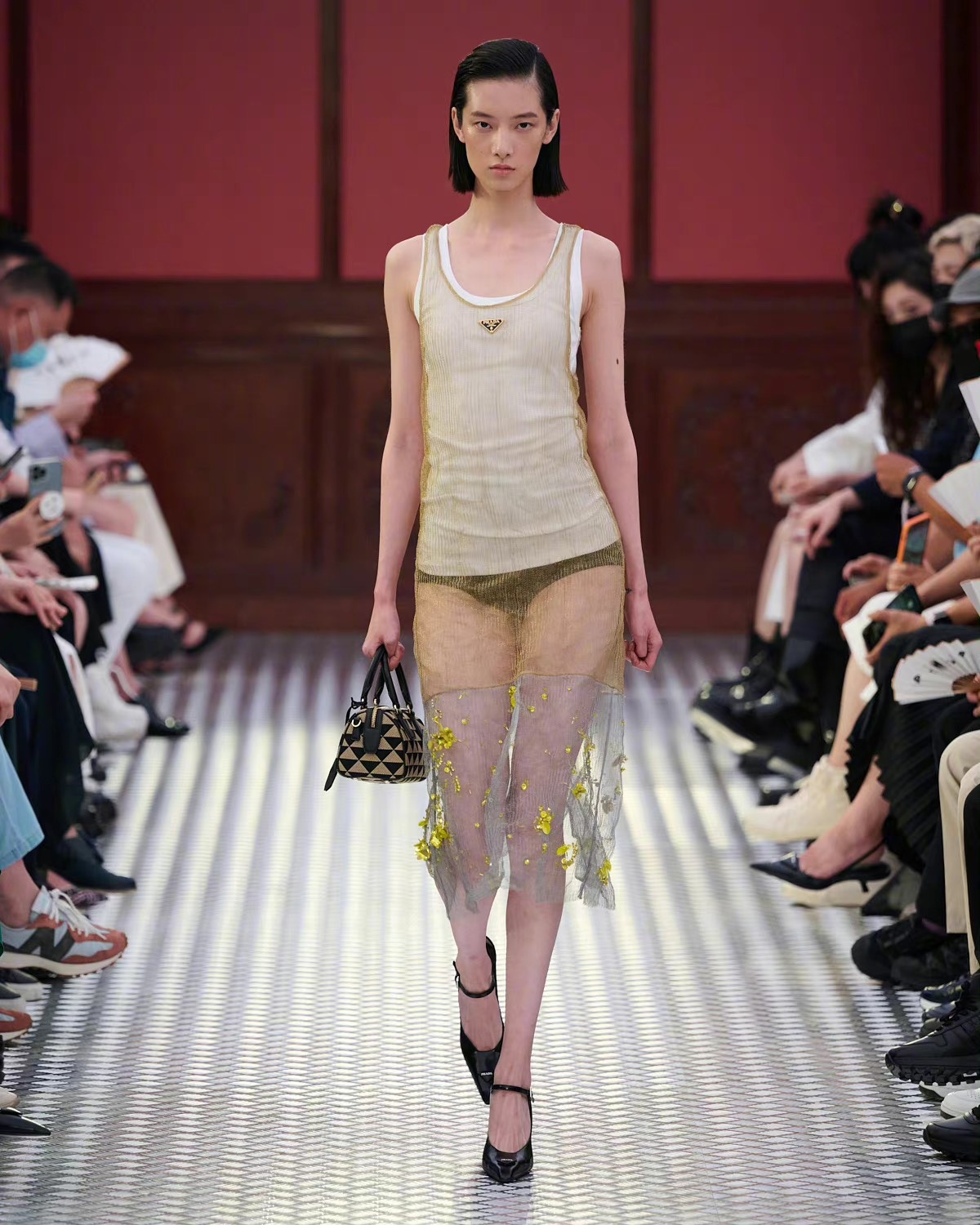 Sao Trung sai buoc tren san catwalk anh 5