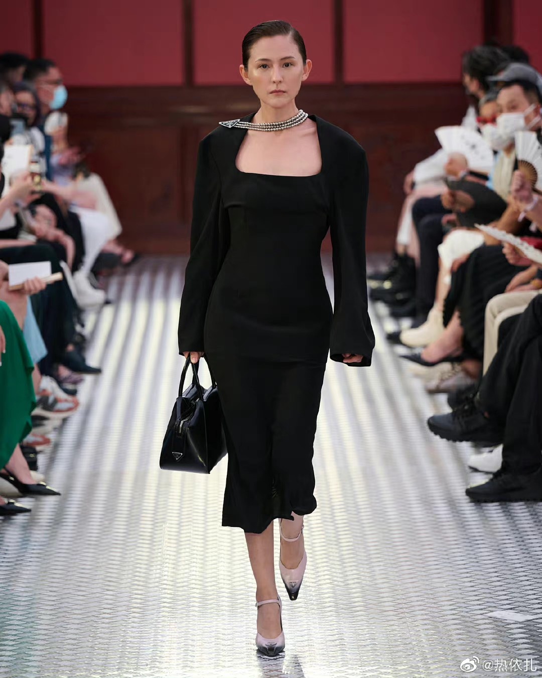 Sao Trung sai buoc tren san catwalk anh 3