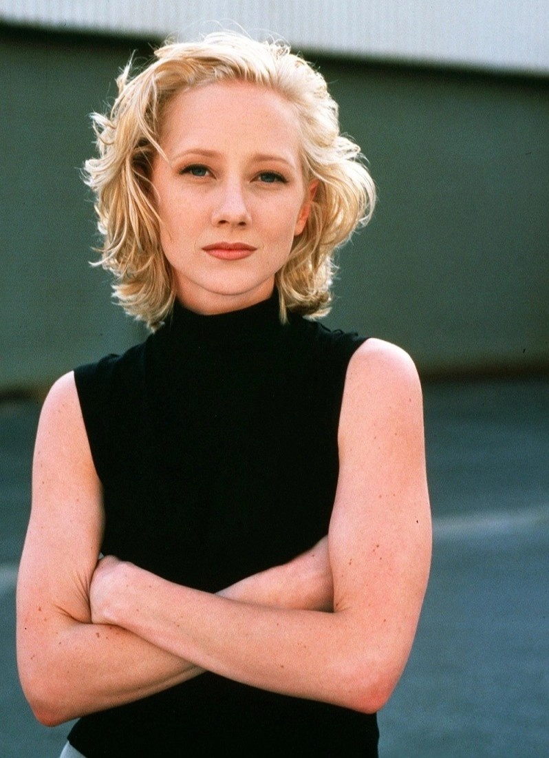 Anne Heche chet nao anh 2