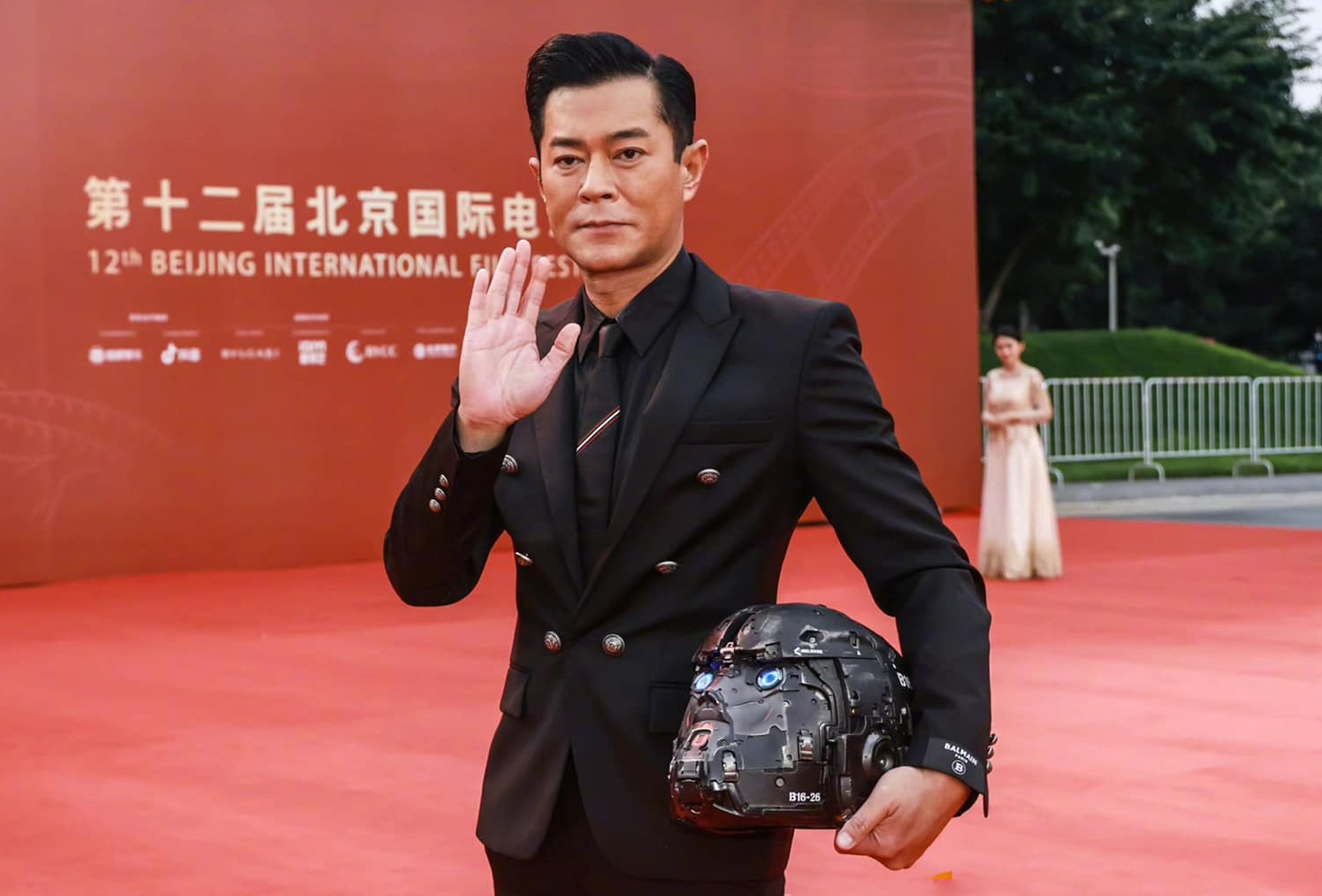 Ngo Kinh, Co Thien Lac va dan sao do bo tham do LHP Bac Kinh hinh anh