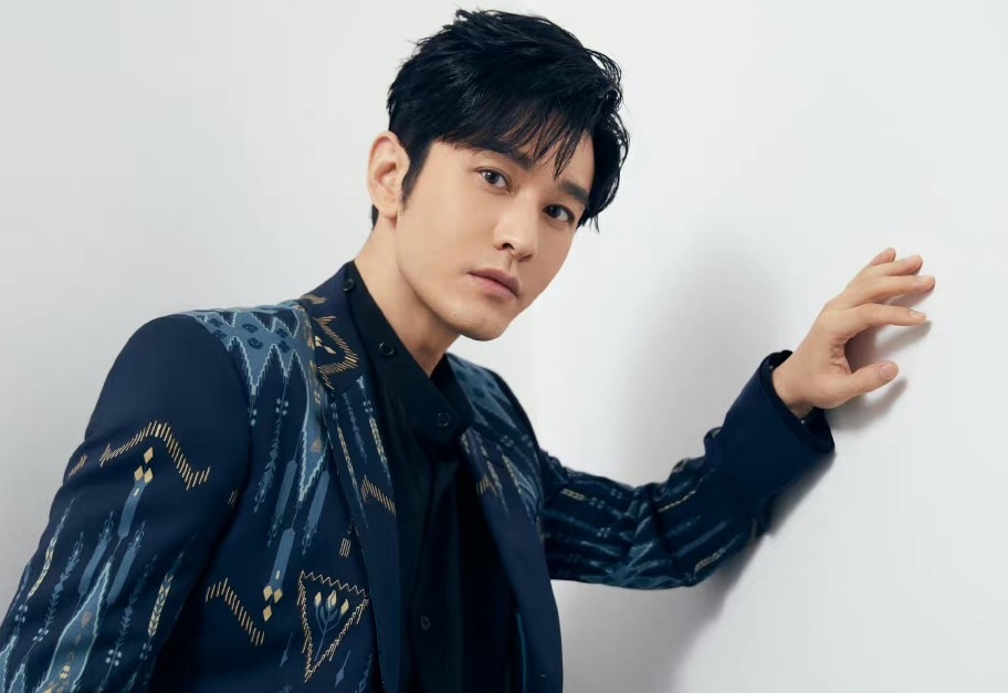 Huynh Hieu Minh len tieng ve tin ngoai tinh, co con ngoai gia thu hinh anh