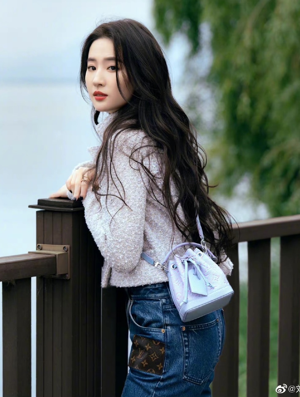 Sao Trung hach sach tro ly anh 2