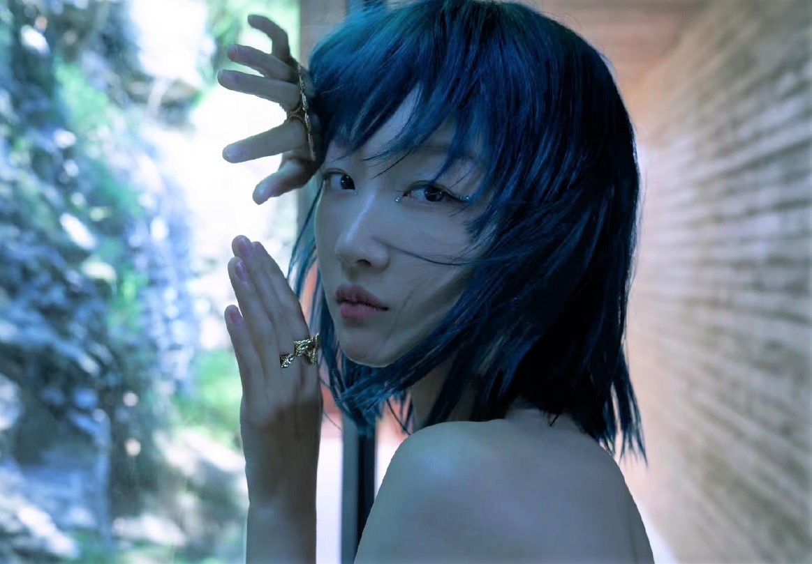 Hinh anh Chau Dong Vu tren tap chi hinh anh